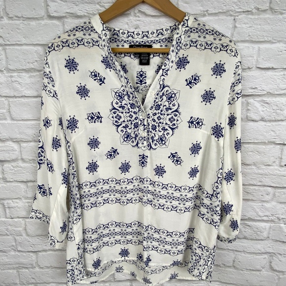 Papillon Tops - NWOT Papillon Blue & White Blouse Size L